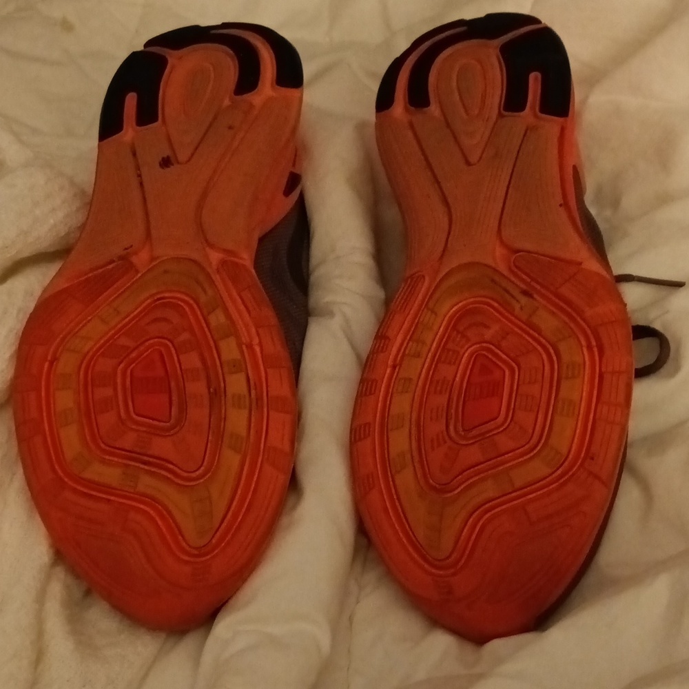 Ladies size 8 Nike Free Run - Picture 6 of 6